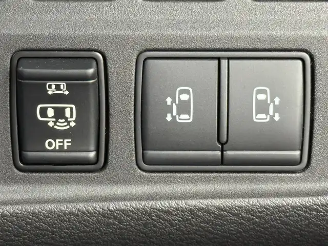 日産 セレナ e－パワー ハイウェイスター V 福岡県 2020(令2)年 4.8万km ダイヤモンドブラック 後席モニター　/純正１０型ナビ　/フルセグTV　/ＥＴＣ　/ナビ連動前方ドライブレコーダー　/プロパイロット　/コーナーセンサー　/エマージェンシーブレーキ　/レーンキープ　/ＢＳＭ　/パーキングアシスト　/両側電動スライドドア　/シートヒーター　/ステアリングヒーター　/純正ＡＷサマータイヤ積込