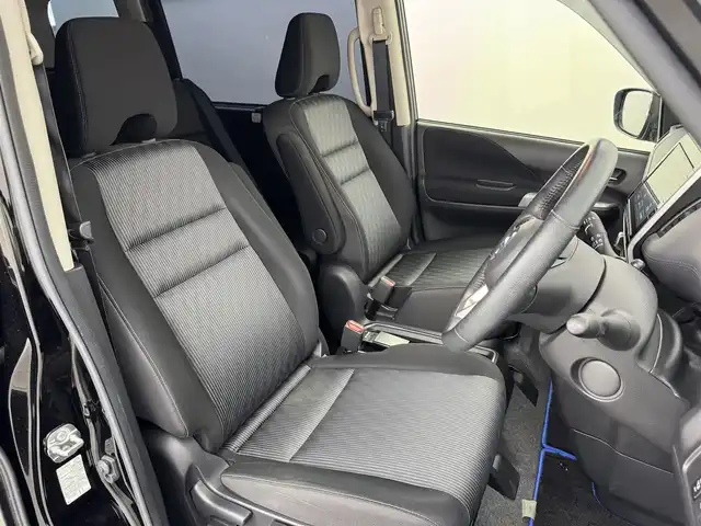日産 セレナ e－パワー ハイウェイスター V 福岡県 2020(令2)年 4.8万km ダイヤモンドブラック 後席モニター　/純正１０型ナビ　/フルセグTV　/ＥＴＣ　/ナビ連動前方ドライブレコーダー　/プロパイロット　/コーナーセンサー　/エマージェンシーブレーキ　/レーンキープ　/ＢＳＭ　/パーキングアシスト　/両側電動スライドドア　/シートヒーター　/ステアリングヒーター　/純正ＡＷサマータイヤ積込