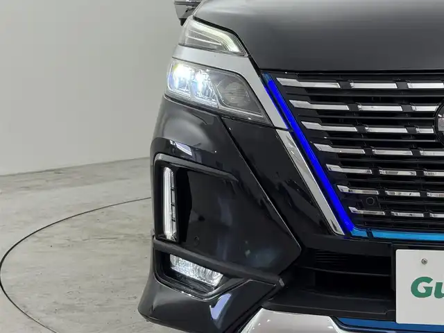 日産 セレナ e－パワー ハイウェイスター V 福岡県 2020(令2)年 4.8万km ダイヤモンドブラック 後席モニター　/純正１０型ナビ　/フルセグTV　/ＥＴＣ　/ナビ連動前方ドライブレコーダー　/プロパイロット　/コーナーセンサー　/エマージェンシーブレーキ　/レーンキープ　/ＢＳＭ　/パーキングアシスト　/両側電動スライドドア　/シートヒーター　/ステアリングヒーター　/純正ＡＷサマータイヤ積込