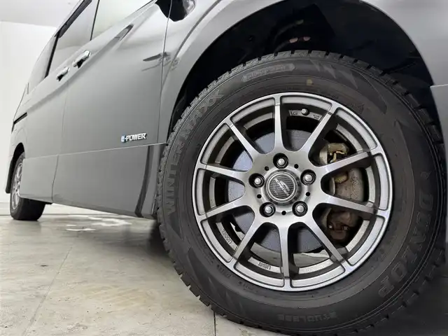 日産 セレナ e－パワー ハイウェイスター V 福岡県 2020(令2)年 4.8万km ダイヤモンドブラック 後席モニター　/純正１０型ナビ　/フルセグTV　/ＥＴＣ　/ナビ連動前方ドライブレコーダー　/プロパイロット　/コーナーセンサー　/エマージェンシーブレーキ　/レーンキープ　/ＢＳＭ　/パーキングアシスト　/両側電動スライドドア　/シートヒーター　/ステアリングヒーター　/純正ＡＷサマータイヤ積込