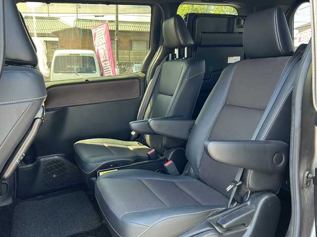 トヨタ エスクァイア ハイブリッド Gi 愛知県 2018(平30)年 5.4万km アバンギャルドブロンズメタリック /禁煙車/ワンオーナー//純正9インチSDナビ・フルセグTV//バックカメラ/ビルトインETC//純正ドライブレコーダー（ナビ連携）//トヨタセーフティセンス//プリクラッシュセーフティ//レーンディパーチャーアラート//クルーズコントロール//両側パワースライドドア//黒合皮革シート//D/N席シートヒーター//プッシュスタート//LEDオートライト//純正１６インチアルミ//オートマチックハイビーム//純正フロアマット//純正ドアバイザー//電動格納ミラーウインカー//ステアリングスイッチ//リアサンシェード//新車保証書//スペアキー