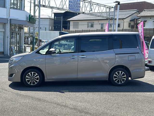 トヨタ エスクァイア ハイブリッド Gi 愛知県 2018(平30)年 5.4万km アバンギャルドブロンズメタリック /禁煙車/ワンオーナー//純正9インチSDナビ・フルセグTV//バックカメラ/ビルトインETC//純正ドライブレコーダー（ナビ連携）//トヨタセーフティセンス//プリクラッシュセーフティ//レーンディパーチャーアラート//クルーズコントロール//両側パワースライドドア//黒合皮革シート//D/N席シートヒーター//プッシュスタート//LEDオートライト//純正１６インチアルミ//オートマチックハイビーム//純正フロアマット//純正ドアバイザー//電動格納ミラーウインカー//ステアリングスイッチ//リアサンシェード//新車保証書//スペアキー