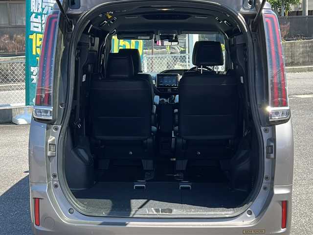 トヨタ エスクァイア ハイブリッド Gi 愛知県 2018(平30)年 5.4万km アバンギャルドブロンズメタリック /禁煙車/ワンオーナー//純正9インチSDナビ・フルセグTV//バックカメラ/ビルトインETC//純正ドライブレコーダー（ナビ連携）//トヨタセーフティセンス//プリクラッシュセーフティ//レーンディパーチャーアラート//クルーズコントロール//両側パワースライドドア//黒合皮革シート//D/N席シートヒーター//プッシュスタート//LEDオートライト//純正１６インチアルミ//オートマチックハイビーム//純正フロアマット//純正ドアバイザー//電動格納ミラーウインカー//ステアリングスイッチ//リアサンシェード//新車保証書//スペアキー