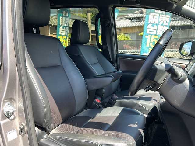 トヨタ エスクァイア ハイブリッド Gi 愛知県 2018(平30)年 5.4万km アバンギャルドブロンズメタリック /禁煙車/ワンオーナー//純正9インチSDナビ・フルセグTV//バックカメラ/ビルトインETC//純正ドライブレコーダー（ナビ連携）//トヨタセーフティセンス//プリクラッシュセーフティ//レーンディパーチャーアラート//クルーズコントロール//両側パワースライドドア//黒合皮革シート//D/N席シートヒーター//プッシュスタート//LEDオートライト//純正１６インチアルミ//オートマチックハイビーム//純正フロアマット//純正ドアバイザー//電動格納ミラーウインカー//ステアリングスイッチ//リアサンシェード//新車保証書//スペアキー
