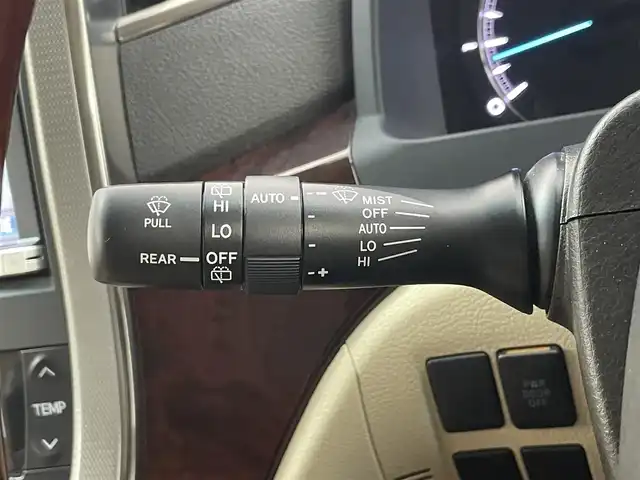 トヨタ アルファード 350G 埼玉県 2013(平25)年 6.7万km ホワイトパールクリスタルシャイン サンルーフ　純正８インチナビ　純正フリップダウンモニター　バックカメラ　パワーシート　両側パワースライドドア　キセノンヘッドライト　パワーバックドア　ビルトインETC　クルーズコントロール