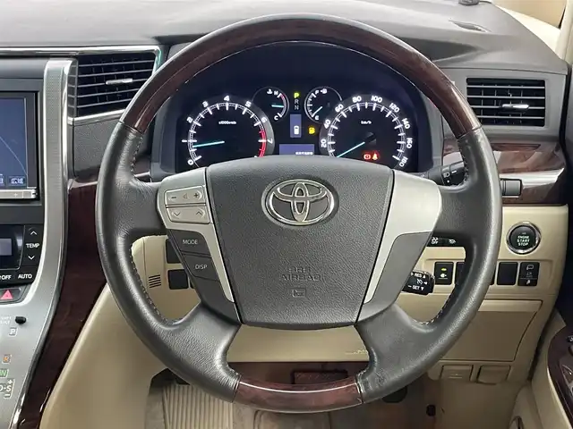トヨタ アルファード 350G 埼玉県 2013(平25)年 6.7万km ホワイトパールクリスタルシャイン サンルーフ　純正８インチナビ　純正フリップダウンモニター　バックカメラ　パワーシート　両側パワースライドドア　キセノンヘッドライト　パワーバックドア　ビルトインETC　クルーズコントロール