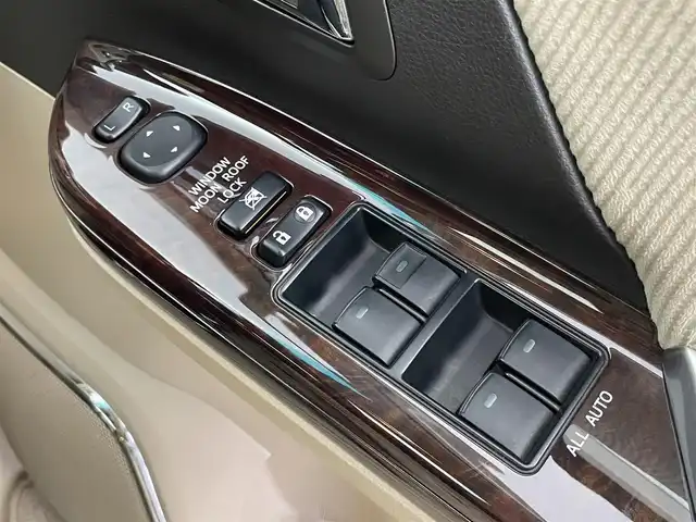 トヨタ アルファード 350G 埼玉県 2013(平25)年 6.7万km ホワイトパールクリスタルシャイン サンルーフ　純正８インチナビ　純正フリップダウンモニター　バックカメラ　パワーシート　両側パワースライドドア　キセノンヘッドライト　パワーバックドア　ビルトインETC　クルーズコントロール