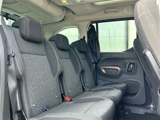 プジョー リフター GT 大阪府 2022(令4)年 3.1万km パール 純正ナビ/   Bluetooth/USB/バックモニター/衝突軽減ブレーキ/横滑り防止装置/コーナーセンサー/ＢＳＭ/クルーズコントロール/レーンキープアシスト/パドルシフト/ダウンヒルアシストコントロール/前後ドライブレコーダー/純正フロアマット/プッシュスタート/スマートキー/ＥＴＣ