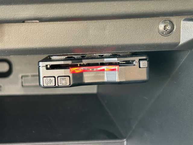 プジョー リフター GT 大阪府 2022(令4)年 3.1万km パール 純正ナビ/   Bluetooth/USB/バックモニター/衝突軽減ブレーキ/横滑り防止装置/コーナーセンサー/ＢＳＭ/クルーズコントロール/レーンキープアシスト/パドルシフト/ダウンヒルアシストコントロール/前後ドライブレコーダー/純正フロアマット/プッシュスタート/スマートキー/ＥＴＣ