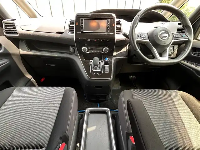 日産 セレナ e－パワー ハイウェイスター V 大阪府 2021(令3)年 2.1万km ブリリアントホワイトパール ワンオーナー　/プロパイロット/スマートルームミラー/純正ナビ　/   フルセグTV/CD/DVD/Bluetooth/USB/全方位モニター　/１１インチ後席モニター　　/衝突軽減ブレーキ/クリアランスソナー　　/両側パワースライドドア　/前後ドライブレコーダー/純正15インチアルミホイール　/純正フロアマット/プッシュスタート/スマートキー　/ＥＴＣ　/ＬＥＤ