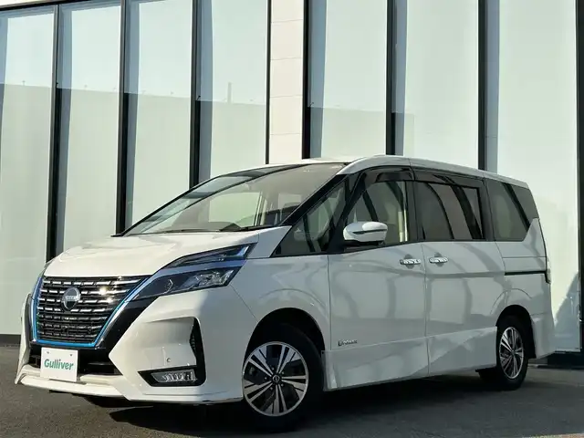 日産 セレナ e－パワー ハイウェイスター V 大阪府 2021(令3)年 2.1万km ブリリアントホワイトパール ワンオーナー　/プロパイロット/スマートルームミラー/純正ナビ　/   フルセグTV/CD/DVD/Bluetooth/USB/全方位モニター　/１１インチ後席モニター　　/衝突軽減ブレーキ/クリアランスソナー　　/両側パワースライドドア　/前後ドライブレコーダー/純正15インチアルミホイール　/純正フロアマット/プッシュスタート/スマートキー　/ＥＴＣ　/ＬＥＤ