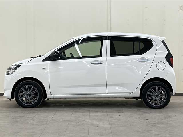 トヨタ ピクシスエポック X SAⅢ 道央・札幌 2025(令7)年 0.5万km ホワイト ・４WD /スマートアシスト/・衝突被害軽減ブレーキ/横滑り防止装置/・純正ディーラーOPナビ/・BT/CD/DVD/SD/USBフルセグTV/・バックカメラ/・純正エンジンスターター/・アイドリングストップ/・電動格納ミラー/・LEDヘッドライト/オートライト/・オートマチックハイビーム/・リモコンキー/スペアキー（１本）