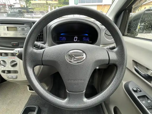 ダイハツ ミラ イース Xf メモリアルエディション 岐阜県 2012(平24)年 5.9万km コットンアイボリー ４WD/寒冷地仕様/純正オーディオ/AM/FM/CD/リモコンキー/電動格納ミラー/アイドリングストップ/スペアキー/保証書/取扱説明書
