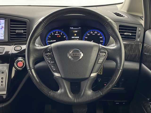 日産 エルグランド 250HWS プレミアム アーバンクロム 秋田県 2018(平30)年 3.7万km ブリリアントホワイトパール 4WD/メーカーOPナビ /TV/Bluetooth/CD/両側パワースライドドア/後席モニター/アラウンドビューモニター/黒革シート/電動リアゲート/前席パワーシート/前席シートヒーター/前後ドライブレコーダー/デジタルインナーミラー/LEDヘッドライト/フォグランプ/前後コーナーセンサー/純正アルミホイール/ドアバイザー/純正フロアマット/エンジンスターター