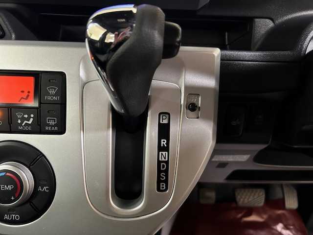 ダイハツ ウェイク X SA 道央・札幌 2015(平27)年 5.8万km ブラックマイカメタリック 【2510007025】/４ＷＤ　/ターボ　/衝突軽減ブレーキ　/ナビＴＶ　/バックカメラ　/片側電動スライドドア　/シートヒーター　/社外１４インチアルミホイール　/後席サンシェード　/プッシュスタート　/オートライト　/ＬＥＤヘッドライト/フォグライト