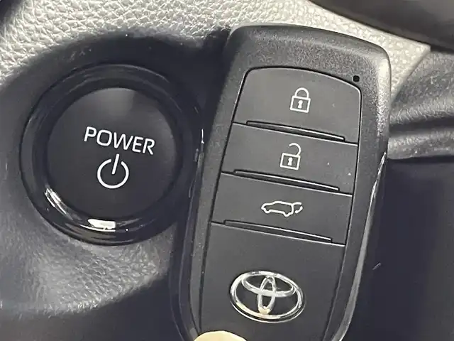 トヨタ カローラ クロス ハイブリッド Z 群馬県 2025(令7)年 0.9万km プラチナホワイトパールマイカ 純正１０．５インチナビ　モデリスタエアロ　全方位カメラ　パーキングアシスト　アダプティブクルーズコントロール　レーンアシスト　ステアリングヒーター　ビルトインＥＴＣ２．０　パワーバックドア　禁煙車