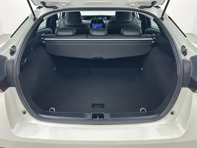 トヨタ プリウス A プレミアム 岡山県 2019(平31)年 7.2万km ホワイトパールクリスタルシャイン モデリスタエアロ/純正9インチナビ/・FM/AM/Bluetooth/フルセグ/CD/DVD/バックカメラ/合皮シート/・パワーシート/・ベンチレーション/アクセサリーコンセント/パーキングアシスト/ビルトインETC/ドライブレコーダー/トヨタセーフティーセンス/・プリクラッシュセーフティ/・レーンキープアシスト/・コーナーセンサー/・レーダークルーズコントロール/・オートマチックハイビーム/HUD/LEDヘッドライト/・フォグライト/純正フロアマット