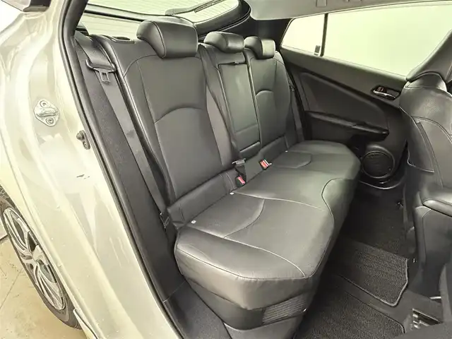 トヨタ プリウス A プレミアム 岡山県 2019(平31)年 7.2万km ホワイトパールクリスタルシャイン モデリスタエアロ/純正9インチナビ/・FM/AM/Bluetooth/フルセグ/CD/DVD/バックカメラ/合皮シート/・パワーシート/・ベンチレーション/アクセサリーコンセント/パーキングアシスト/ビルトインETC/ドライブレコーダー/トヨタセーフティーセンス/・プリクラッシュセーフティ/・レーンキープアシスト/・コーナーセンサー/・レーダークルーズコントロール/・オートマチックハイビーム/HUD/LEDヘッドライト/・フォグライト/純正フロアマット