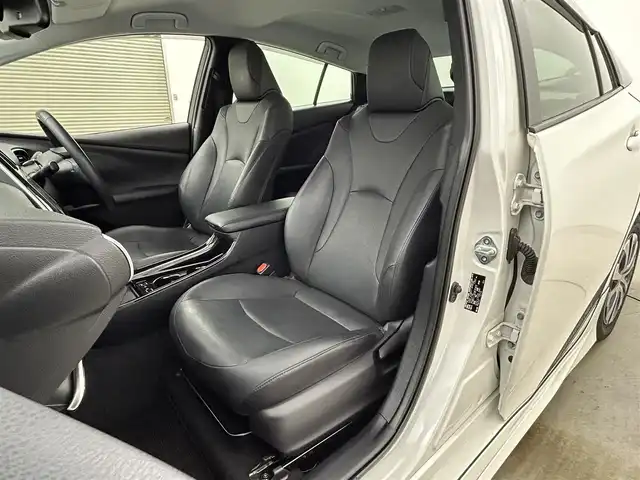 トヨタ プリウス A プレミアム 岡山県 2019(平31)年 7.2万km ホワイトパールクリスタルシャイン モデリスタエアロ/純正9インチナビ/・FM/AM/Bluetooth/フルセグ/CD/DVD/バックカメラ/合皮シート/・パワーシート/・ベンチレーション/アクセサリーコンセント/パーキングアシスト/ビルトインETC/ドライブレコーダー/トヨタセーフティーセンス/・プリクラッシュセーフティ/・レーンキープアシスト/・コーナーセンサー/・レーダークルーズコントロール/・オートマチックハイビーム/HUD/LEDヘッドライト/・フォグライト/純正フロアマット