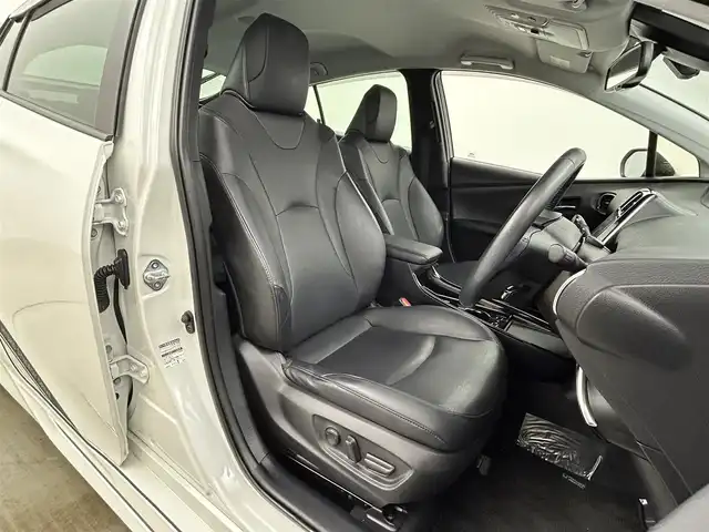 トヨタ プリウス A プレミアム 岡山県 2019(平31)年 7.2万km ホワイトパールクリスタルシャイン モデリスタエアロ/純正9インチナビ/・FM/AM/Bluetooth/フルセグ/CD/DVD/バックカメラ/合皮シート/・パワーシート/・ベンチレーション/アクセサリーコンセント/パーキングアシスト/ビルトインETC/ドライブレコーダー/トヨタセーフティーセンス/・プリクラッシュセーフティ/・レーンキープアシスト/・コーナーセンサー/・レーダークルーズコントロール/・オートマチックハイビーム/HUD/LEDヘッドライト/・フォグライト/純正フロアマット