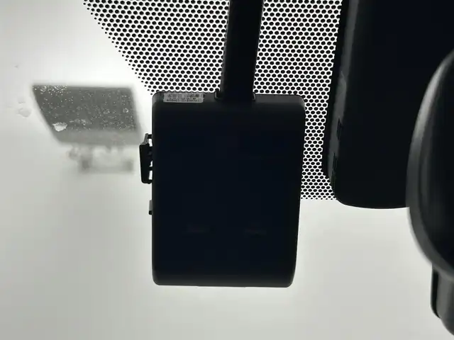 トヨタ プリウス A プレミアム 岡山県 2019(平31)年 7.2万km ホワイトパールクリスタルシャイン モデリスタエアロ/純正9インチナビ/・FM/AM/Bluetooth/フルセグ/CD/DVD/バックカメラ/合皮シート/・パワーシート/・ベンチレーション/アクセサリーコンセント/パーキングアシスト/ビルトインETC/ドライブレコーダー/トヨタセーフティーセンス/・プリクラッシュセーフティ/・レーンキープアシスト/・コーナーセンサー/・レーダークルーズコントロール/・オートマチックハイビーム/HUD/LEDヘッドライト/・フォグライト/純正フロアマット