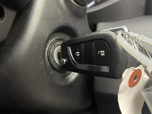 トヨタ ヤリス X 宮城県 2020(令2)年 7.3万km シルバーM 純正ディスプレイオーディオナビ　/プリクラッシュセーフティ　/レーンディパーチャーアラート　/オートマチックハイビーム　/バックモニター　/バックカメラ　/ＥＴＣ　/キーレスエントリー　/スタッドレス／ＡＷセット車載/スマートフォン連携/サイド/カーテンエアバッグ/横滑り防止機能/オートライト/ステアリングリモコン/ECOモード