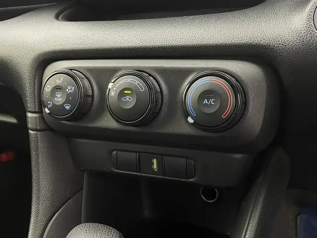 トヨタ ヤリス X 宮城県 2020(令2)年 7.3万km シルバーM 純正ディスプレイオーディオナビ　/プリクラッシュセーフティ　/レーンディパーチャーアラート　/オートマチックハイビーム　/バックモニター　/バックカメラ　/ＥＴＣ　/キーレスエントリー　/スタッドレス／ＡＷセット車載/スマートフォン連携/サイド/カーテンエアバッグ/横滑り防止機能/オートライト/ステアリングリモコン/ECOモード