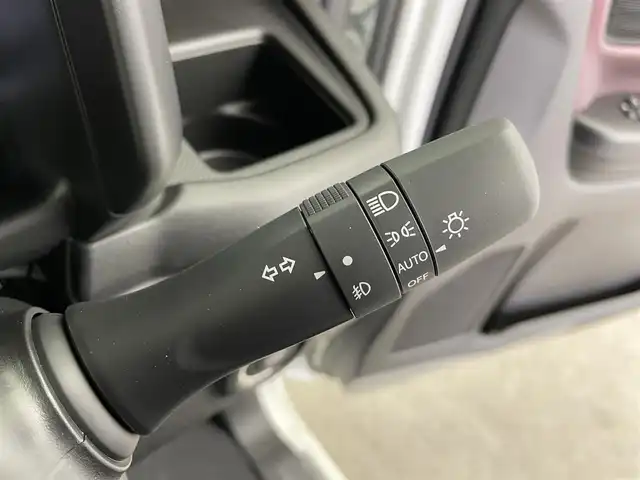 スズキ スペーシア カスタム HYBRID XS 富山県 2025(令7)年 0.1千km ピュアホワイトパール/ブラック2トーン 届出済未使用車/4WD/9インチ純正ナビ/（AM/FM/USB/BT/AppleCarPlay/AndroidAuto）/アラウンドビューモニター/ヘッドアップディスプレイ/デュアルセンサーブレーキサポートII/アダプティブクルーズコントロール/レーンキープアシスト/オートマチックハイビーム/LEDヘッドライト/コーナーセンサー前後/両側パワースライドドア/ハーフレザーシート/前席シートヒーター/ステアリングヒーター/スマートキー×２/プッシュスタート/アイドリングストップ/取扱説明書/保証書