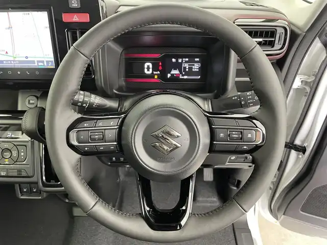 スズキ スペーシア カスタム HYBRID XS 富山県 2025(令7)年 0.1千km ピュアホワイトパール/ブラック2トーン 届出済未使用車/4WD/9インチ純正ナビ/（AM/FM/USB/BT/AppleCarPlay/AndroidAuto）/アラウンドビューモニター/ヘッドアップディスプレイ/デュアルセンサーブレーキサポートII/アダプティブクルーズコントロール/レーンキープアシスト/オートマチックハイビーム/LEDヘッドライト/コーナーセンサー前後/両側パワースライドドア/ハーフレザーシート/前席シートヒーター/ステアリングヒーター/スマートキー×２/プッシュスタート/アイドリングストップ/取扱説明書/保証書