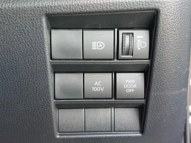 トヨタ ヴォクシー ハイブリッド S－Z 東京都 2025(令7)年 0.4万km アティチュードブラックマイカ 快適利便パッケージ（High）/・ハンズフリーデュアルパワースライドドア/・パワーバックドア/・「ナノイーX」/・ステアリングヒーター/・2列目キャプテンシート・シートヒーター・オットマン/Toyota Safety Sense/・プリクラッシュセーフティ/・レーントレーシングアシスト/・レーンチェンジアシスト/・先行車発進告知機能/・オートマチックハイビーム/・レーダークルーズコントロール/・クリアランスソナー/・パーキングサポートブレーキ/・ロードサインアシスト/パノラミックビューモニター/アドバンスドパーク/プッシュスタート/純正ナビ/　・フルセグTV/　・Bluetooth接続/　・HDMI/　・AM/FMラジオ/純正フリップダウンモニター/前後ドライブレコーダー〔HDR301〕/ビルトインETC2.0/LEDヘッドライト/17インチ純正アルミホイール/スマートキー