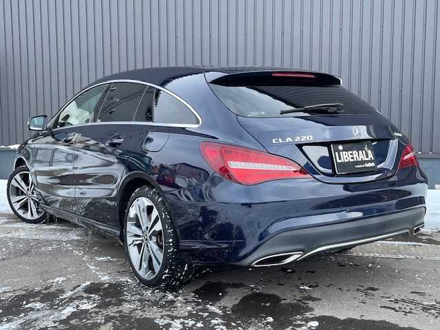 メルセデス・ベンツ ＣＬＡ２２０ Sブレイク 4MATIC 青森県 2018(平30)年 3.4万km カバンサイトブルー /4WD/ターボ/純正HDDナビTV/バックカメラ/黒革シート/前席シートヒーター/クルーズコントロール/パワーバックドア/ビルトインETC/革巻きステア/パドルシフト/LEDオートライト/前後バンパーソナー/ウインカーミラー /プッシュスタートシステム/社外フロアマット/リア7面プライバシーガラス/電格調整ミラー/W/サイド/カーテン/ニーエアバッグ/ABS/スマートキーx2/保証書/取説