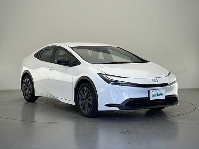 トヨタ プリウス X 長野県 2024(令6)年 0.7万km スーパーホワイトⅡ 4WD/純正メモリナビ&フルセグTV&USB&BT/トヨタセーフティセンス/アダプティブクルーズコントロール/レーンディパーチャーアラート/プリクラッシュセーフティ/ブラインドスポットモニター/クリアランスソナー/リアクロストラフィックアラート/リアカメラディテクション/プロアクティブドライビングアシスト/パーキングサポートブレーキ/ロードサインアシスト/オートマチックハイビーム/後方車両接近告知/安心降車アシスト/寒冷地仕様/リアフォグランプ/フロントワイパーデアイサー/ステアリングスイッチ/バックカメラ/ビルトインETC2.0/LEDヘッドライト/オートライト/電動格納ミラー/ウィンカーミラー/ドアミラーヒーター/電動ホールド/オートホールド/純正ホイールキャップ装着/純正フロアマット/純正ドアバイザー/プッシュスタート/スマートキー