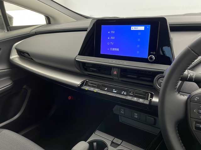 トヨタ プリウス X 長野県 2024(令6)年 0.7万km スーパーホワイトⅡ 4WD/純正メモリナビ&フルセグTV&USB&BT/トヨタセーフティセンス/アダプティブクルーズコントロール/レーンディパーチャーアラート/プリクラッシュセーフティ/ブラインドスポットモニター/クリアランスソナー/リアクロストラフィックアラート/リアカメラディテクション/プロアクティブドライビングアシスト/パーキングサポートブレーキ/ロードサインアシスト/オートマチックハイビーム/後方車両接近告知/安心降車アシスト/寒冷地仕様/リアフォグランプ/フロントワイパーデアイサー/ステアリングスイッチ/バックカメラ/ビルトインETC2.0/LEDヘッドライト/オートライト/電動格納ミラー/ウィンカーミラー/ドアミラーヒーター/電動ホールド/オートホールド/純正ホイールキャップ装着/純正フロアマット/純正ドアバイザー/プッシュスタート/スマートキー