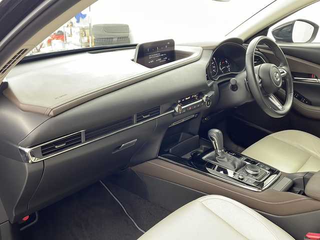 マツダ ＣＸ－３０ 20S Lパッケージ 兵庫県 2021(令3)年 3.3万km ジェットブラックマイカ ・純正10.25インチナビ＆BT＆フルセグ＆CD＆DVD＆HDMI/・レザーシート/・シートヒーター/・パーキングアシスト/・スマートブレーキサポート/・パワーシート/・シートメモリー/・ブラインドスポットモニター/・レーンキープアシスト/・レーダークルーズコントロール/・パドルシフト/・パワーバックドア/・バックカメラ/・LEDヘッドライト/・ETC/・アイドリングストップ/・前後ドライブレコーダー/・純正18インチAW/・電動パーキング/・プッシュスタート