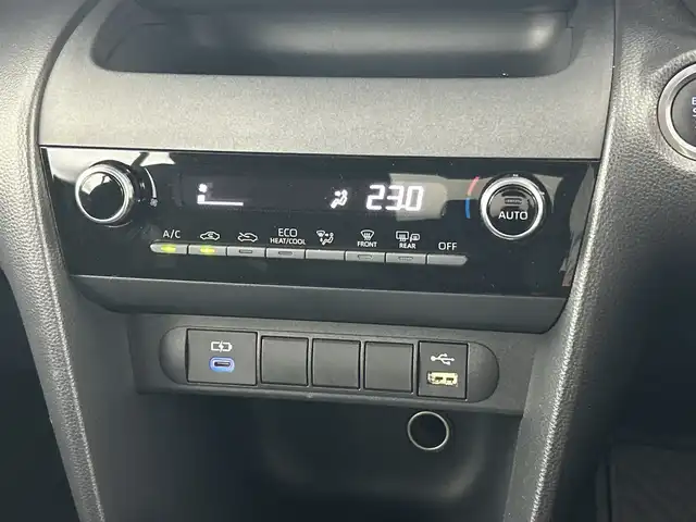 トヨタ ヤリスクロス G 愛知県 2022(令4)年 0.8万km ブラックマイカ 禁煙車/純正8インチナビ/（Bluetooth/USB/Miracast/USB/AM/FM）/全方位カメラ/ToyotaSafetySense/・プリクラッシュセーフティ/・レーンキープアシスト/・クリアランスソナー/・オートマチックハイビーム/・レーダークルーズコントロール/・アダプティブクルーズコントロール/ドライブレコーダー/ETC/ステアリングスイッチ/横滑り防止機能/ハロゲンヘッドライト/SRSサイドエアバック/オートライト/電動パーキング/オートホールド/保証書/取扱説明書/スペアキー有/スマートキー/プッシュスタート