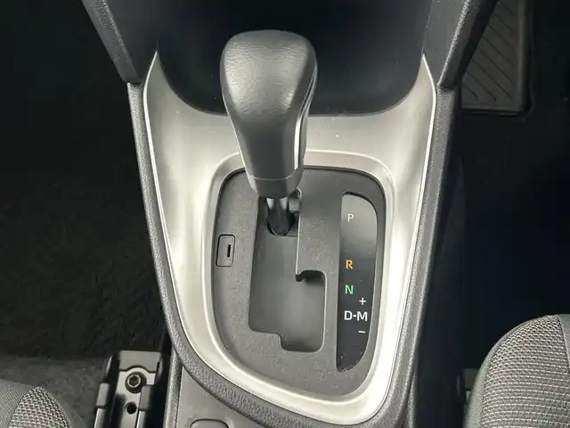 トヨタ ヤリスクロス G 愛知県 2022(令4)年 0.8万km ブラックマイカ 禁煙車/純正8インチナビ/（Bluetooth/USB/Miracast/USB/AM/FM）/全方位カメラ/ToyotaSafetySense/・プリクラッシュセーフティ/・レーンキープアシスト/・クリアランスソナー/・オートマチックハイビーム/・レーダークルーズコントロール/・アダプティブクルーズコントロール/ドライブレコーダー/ETC/ステアリングスイッチ/横滑り防止機能/ハロゲンヘッドライト/SRSサイドエアバック/オートライト/電動パーキング/オートホールド/保証書/取扱説明書/スペアキー有/スマートキー/プッシュスタート