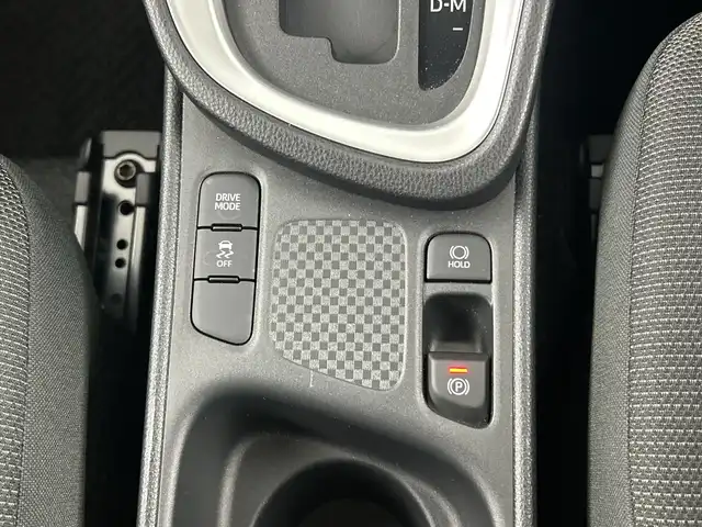 トヨタ ヤリスクロス G 愛知県 2022(令4)年 0.8万km ブラックマイカ 禁煙車/純正8インチナビ/（Bluetooth/USB/Miracast/USB/AM/FM）/全方位カメラ/ToyotaSafetySense/・プリクラッシュセーフティ/・レーンキープアシスト/・クリアランスソナー/・オートマチックハイビーム/・レーダークルーズコントロール/・アダプティブクルーズコントロール/ドライブレコーダー/ETC/ステアリングスイッチ/横滑り防止機能/ハロゲンヘッドライト/SRSサイドエアバック/オートライト/電動パーキング/オートホールド/保証書/取扱説明書/スペアキー有/スマートキー/プッシュスタート