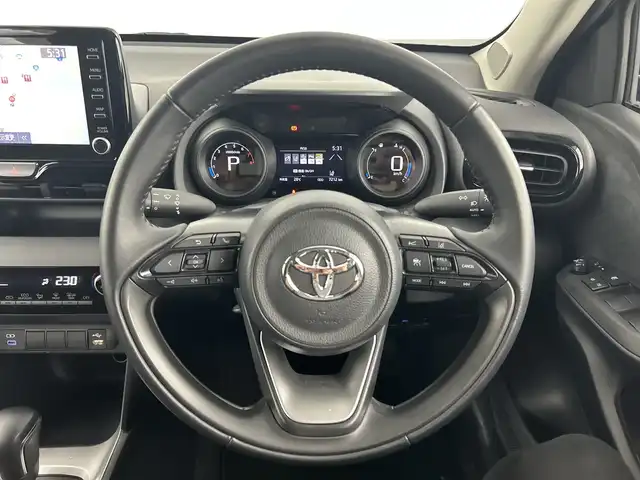 トヨタ ヤリスクロス G 愛知県 2022(令4)年 0.8万km ブラックマイカ 禁煙車/純正8インチナビ/（Bluetooth/USB/Miracast/USB/AM/FM）/全方位カメラ/ToyotaSafetySense/・プリクラッシュセーフティ/・レーンキープアシスト/・クリアランスソナー/・オートマチックハイビーム/・レーダークルーズコントロール/・アダプティブクルーズコントロール/ドライブレコーダー/ETC/ステアリングスイッチ/横滑り防止機能/ハロゲンヘッドライト/SRSサイドエアバック/オートライト/電動パーキング/オートホールド/保証書/取扱説明書/スペアキー有/スマートキー/プッシュスタート