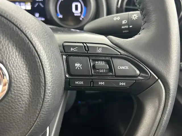 トヨタ ヤリスクロス G 愛知県 2022(令4)年 0.8万km ブラックマイカ 禁煙車/純正8インチナビ/（Bluetooth/USB/Miracast/USB/AM/FM）/全方位カメラ/ToyotaSafetySense/・プリクラッシュセーフティ/・レーンキープアシスト/・クリアランスソナー/・オートマチックハイビーム/・レーダークルーズコントロール/・アダプティブクルーズコントロール/ドライブレコーダー/ETC/ステアリングスイッチ/横滑り防止機能/ハロゲンヘッドライト/SRSサイドエアバック/オートライト/電動パーキング/オートホールド/保証書/取扱説明書/スペアキー有/スマートキー/プッシュスタート