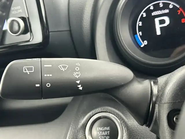 トヨタ ヤリスクロス G 愛知県 2022(令4)年 0.8万km ブラックマイカ 禁煙車/純正8インチナビ/（Bluetooth/USB/Miracast/USB/AM/FM）/全方位カメラ/ToyotaSafetySense/・プリクラッシュセーフティ/・レーンキープアシスト/・クリアランスソナー/・オートマチックハイビーム/・レーダークルーズコントロール/・アダプティブクルーズコントロール/ドライブレコーダー/ETC/ステアリングスイッチ/横滑り防止機能/ハロゲンヘッドライト/SRSサイドエアバック/オートライト/電動パーキング/オートホールド/保証書/取扱説明書/スペアキー有/スマートキー/プッシュスタート