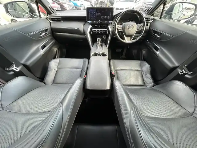トヨタ ハリアー Z レザーパッケージ 愛知県 2020(令2)年 8.6万km プレシャスブラックパール 調光パノラマルーフ/12.3型ナビ/　(AppleCarPlay/AndroidAuto対応)/フルセグTV/ハンズフリーパワーバックドア/パノラミックビューモニター/ビルトインETC2.0/レーダークルーズコントロール/クリアランスソナー/セーフティセンス/・プリクラッシュセーフティ/・レーントレーシングアシスト/・アダプティブハイビームシステム/・ロードサインアシスト/LEDヘッドランプ/本革巻きステアリング/ステアリングヒーター/ブラック革シート/前席パワーシート/快適温熱シート/JBLプレミアムサウンドシステム/純正19インチアルミホイール/スマートエントリー/スタートシステム