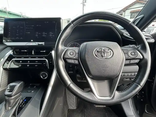 トヨタ ハリアー Z レザーパッケージ 愛知県 2020(令2)年 8.6万km プレシャスブラックパール 調光パノラマルーフ/12.3型ナビ/　(AppleCarPlay/AndroidAuto対応)/フルセグTV/ハンズフリーパワーバックドア/パノラミックビューモニター/ビルトインETC2.0/レーダークルーズコントロール/クリアランスソナー/セーフティセンス/・プリクラッシュセーフティ/・レーントレーシングアシスト/・アダプティブハイビームシステム/・ロードサインアシスト/LEDヘッドランプ/本革巻きステアリング/ステアリングヒーター/ブラック革シート/前席パワーシート/快適温熱シート/JBLプレミアムサウンドシステム/純正19インチアルミホイール/スマートエントリー/スタートシステム