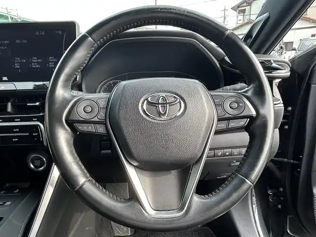 トヨタ ハリアー Z レザーパッケージ 愛知県 2020(令2)年 8.6万km プレシャスブラックパール 調光パノラマルーフ/12.3型ナビ/　(AppleCarPlay/AndroidAuto対応)/フルセグTV/ハンズフリーパワーバックドア/パノラミックビューモニター/ビルトインETC2.0/レーダークルーズコントロール/クリアランスソナー/セーフティセンス/・プリクラッシュセーフティ/・レーントレーシングアシスト/・アダプティブハイビームシステム/・ロードサインアシスト/LEDヘッドランプ/本革巻きステアリング/ステアリングヒーター/ブラック革シート/前席パワーシート/快適温熱シート/JBLプレミアムサウンドシステム/純正19インチアルミホイール/スマートエントリー/スタートシステム