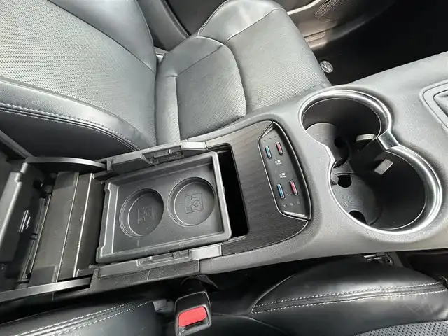 トヨタ ハリアー Z レザーパッケージ 愛知県 2020(令2)年 8.6万km プレシャスブラックパール 調光パノラマルーフ/12.3型ナビ/　(AppleCarPlay/AndroidAuto対応)/フルセグTV/ハンズフリーパワーバックドア/パノラミックビューモニター/ビルトインETC2.0/レーダークルーズコントロール/クリアランスソナー/セーフティセンス/・プリクラッシュセーフティ/・レーントレーシングアシスト/・アダプティブハイビームシステム/・ロードサインアシスト/LEDヘッドランプ/本革巻きステアリング/ステアリングヒーター/ブラック革シート/前席パワーシート/快適温熱シート/JBLプレミアムサウンドシステム/純正19インチアルミホイール/スマートエントリー/スタートシステム