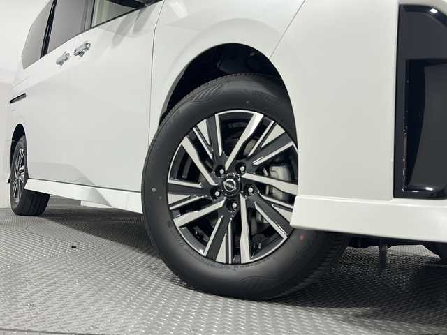 日産 セレナ e－パワー ハイウェイスター V 広島県 2025(令7)年 0.1千km プリズムホワイト 登録済未使用車（6km）/12.3型ニッサンコネクトナビ（AppleCarPlay/AndroidAuto/フルセグTV）/インテリジェントアラウンドビューモニター/インテリジェントルームミラー/プロパイロット/ハンズフリーオートスライドドア/インテリジェントエマージェンシーブレーキ/車線逸脱防止支援/車線逸脱警報/ブラインドスポットモニター/リヤクロストラフィックアラート/踏み間違い衝突防止アシスト/アダプティブLEDヘッドライト/ビルトインETC2.0/純正ドライブレコーダー/ワイヤレス充電/HDMI/USB入力端子