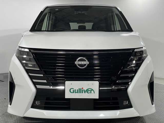 日産 セレナ e－パワー ハイウェイスター V 広島県 2025(令7)年 0.1千km プリズムホワイト 登録済未使用車（6km）/12.3型ニッサンコネクトナビ（AppleCarPlay/AndroidAuto/フルセグTV）/インテリジェントアラウンドビューモニター/インテリジェントルームミラー/プロパイロット/ハンズフリーオートスライドドア/インテリジェントエマージェンシーブレーキ/車線逸脱防止支援/車線逸脱警報/ブラインドスポットモニター/リヤクロストラフィックアラート/踏み間違い衝突防止アシスト/アダプティブLEDヘッドライト/ビルトインETC2.0/純正ドライブレコーダー/ワイヤレス充電/HDMI/USB入力端子