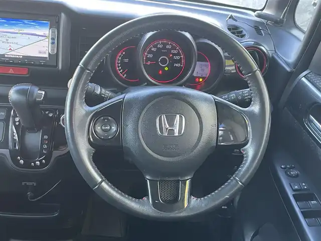 ホンダ Ｎ ＢＯＸ 2トーン カスタム G Aパッケージ 青森県 2015(平27)年 5.5万km プレミアムホワイトパール (株)IDOMが運営する【じしゃロン青森店】の自社ローン専用車両になりますこちらは現金、またはオートローンご利用時の価格です。自社ローンご希望の方は別途その旨お申付け下さい。/４WD/スマートキー/純正ナビ/ワンセグTV/バックカメラ/片側パワースライドドア/純正フロアマット