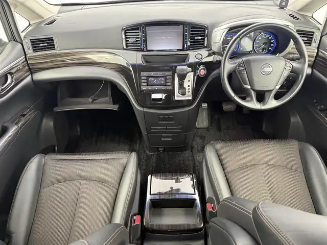 日産 エルグランド 250ハイウェイスターS 愛知県 2015(平27)年 5.6万km ファントムブラック 純正SDナビ/・フルセグ/・Bluetooth/・CD/DVD/・HDMI機能/片側パワースライドドア/フリップダウンモニター/前後ドライブレコーダー/バックカメラ/ハーフレザーシート/パーキングソナー/フォグランプ/後席サンシェード/ETC
