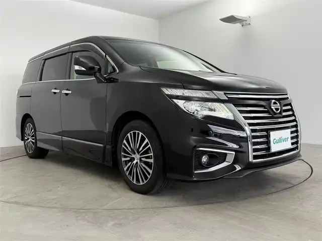 日産 エルグランド 250ハイウェイスターS 愛知県 2015(平27)年 5.6万km ファントムブラック 純正SDナビ/・フルセグ/・Bluetooth/・CD/DVD/・HDMI機能/片側パワースライドドア/フリップダウンモニター/前後ドライブレコーダー/バックカメラ/ハーフレザーシート/パーキングソナー/フォグランプ/後席サンシェード/ETC