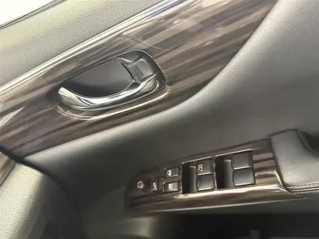 日産 エルグランド 250ハイウェイスターS 愛知県 2015(平27)年 5.6万km ファントムブラック 純正SDナビ/・フルセグ/・Bluetooth/・CD/DVD/・HDMI機能/片側パワースライドドア/フリップダウンモニター/前後ドライブレコーダー/バックカメラ/ハーフレザーシート/パーキングソナー/フォグランプ/後席サンシェード/ETC